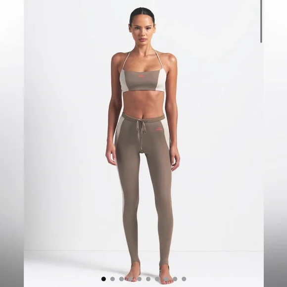 Skims Micro Scoop Bra High-Waisted 26" Stirrup Leggings with Drawcord Set - Picture 1 of 5